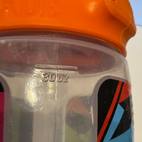 Lot of 2 Gatorade Gx Squeeze Bottle 30 Oz Multi Limited Edition Graphic Gym - Picture 9 of 9